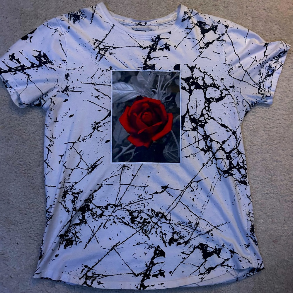 Rose graphic rue21 t-shirt